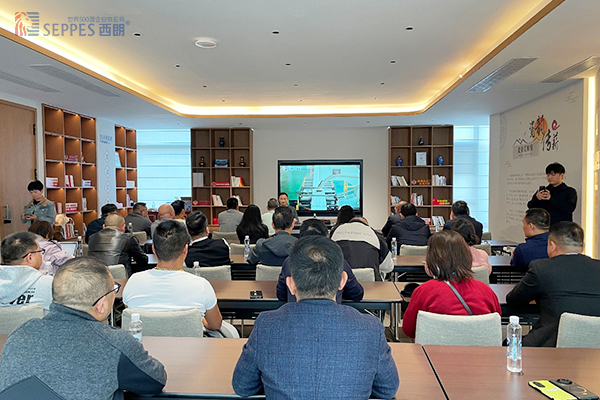 西朗门业杨元嘉董事长分享AI在品牌出海中的提效应用 西朗门业杨元嘉董事长分享AI在品牌出海中的提效应用